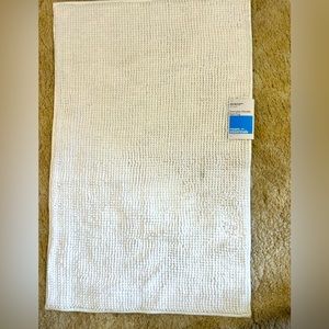Target -Everyday chenille bath rug